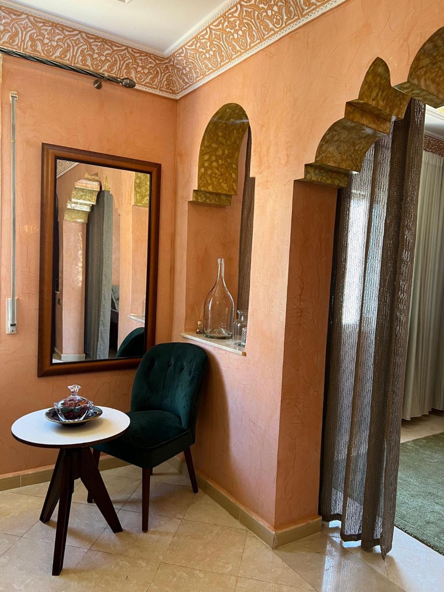 5min To Beach, Wifi, Terrace, Stylish Fully Equipped Parking For Free شقة *